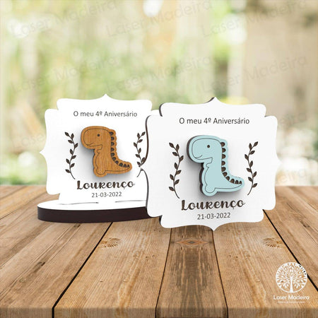 Lembrança Batismo / Primeira Comunhão / Profissão de Fé / Crisma / Aniversário com aplique Dinossauro - Iman ou base - Laser Madeira