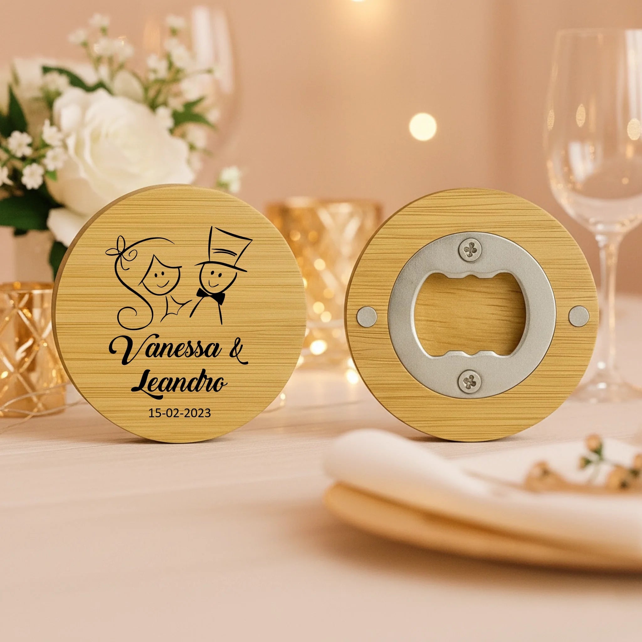 Lembrança Personalizada Descapsulador/ Espelho/ Base para Copos em Bambu - Noivinhos - Laser Madeira