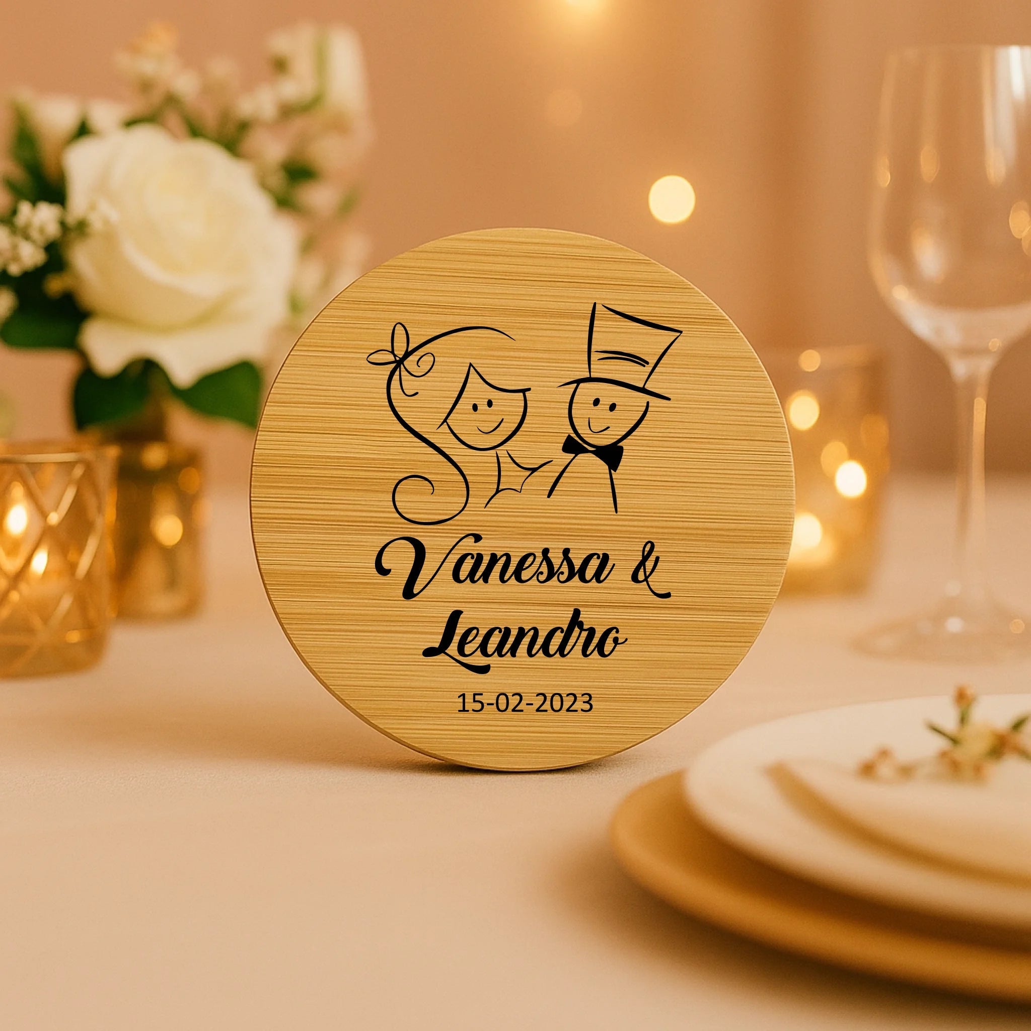 Lembrança Personalizada Descapsulador/ Espelho/ Base para Copos em Bambu - Noivinhos - Laser Madeira